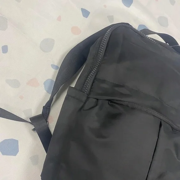 lululemon Everyday Backpack 2.0 23L Backpack - Picture 4 of 11